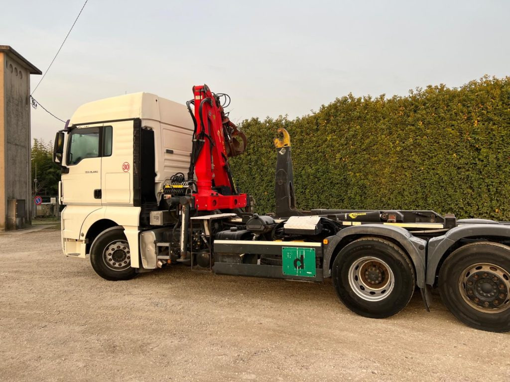 MAN TGX 26.440 SCARRABILE CON GRU - Abrollkipper: das Bild 3 MAN TGX 26.440 SCARRABILE CON GRU - Abrollkipper: das Bild 3