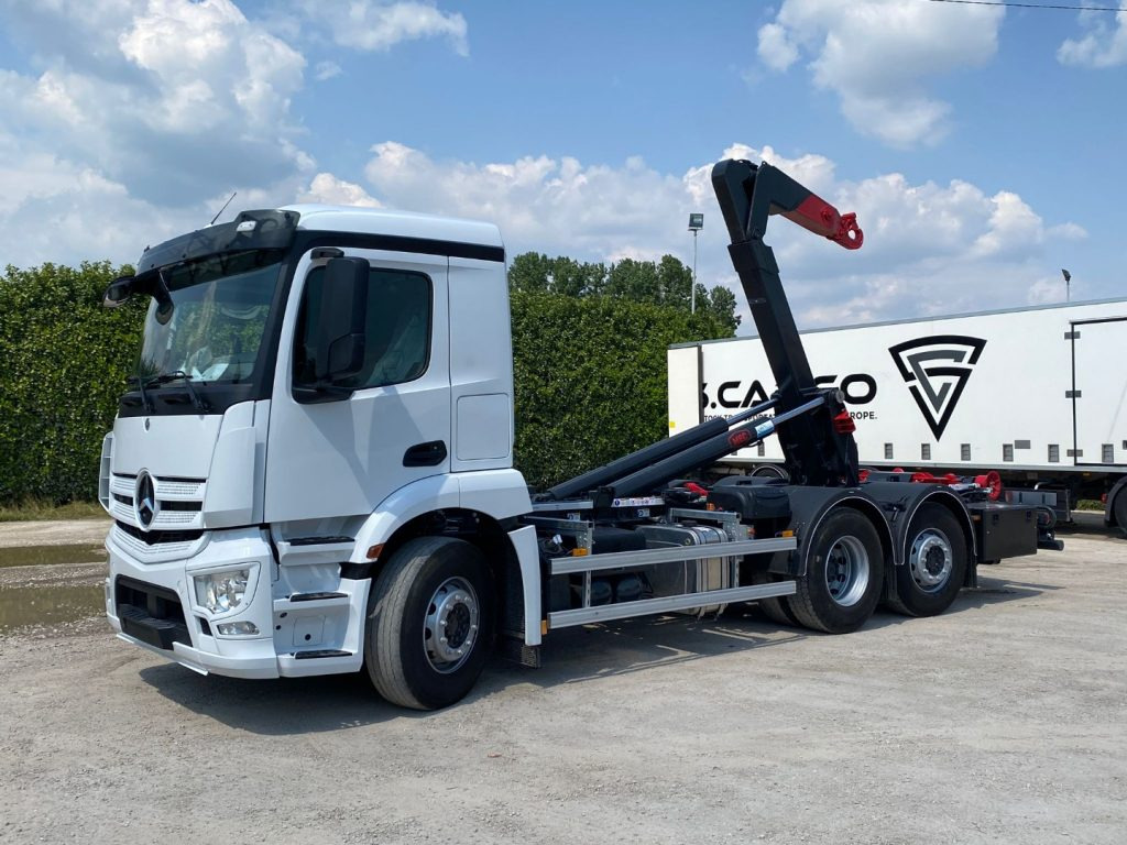MERCEDES-BENZ ANTOS 25.43 SCARRABILE FULL PNEUMATICO 3 - Abrollkipper: das Bild 1 MERCEDES-BENZ ANTOS 25.43 SCARRABILE FULL PNEUMATICO 3 - Abrollkipper: das Bild 1