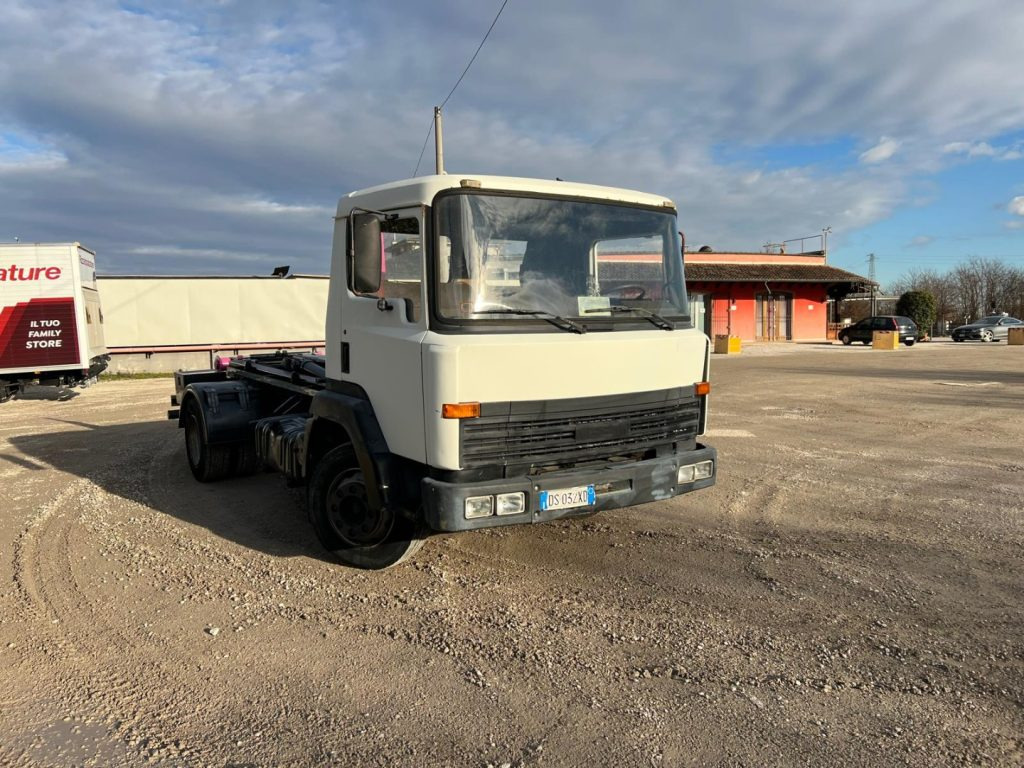 Abrollkipper NISSAN 130/115 SCARRABILE: das Bild 7