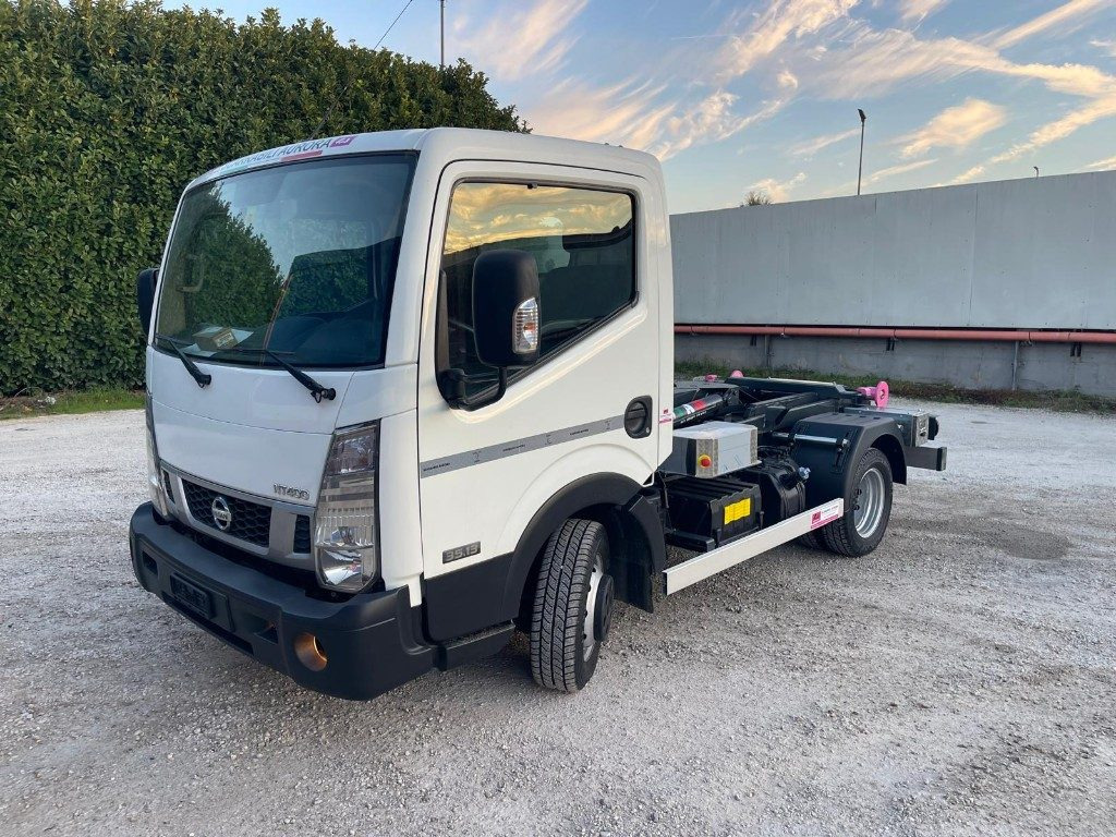 NISSAN NT400 SCARRABILE PATENTE B - Abrollkipper: das Bild 1 NISSAN NT400 SCARRABILE PATENTE B - Abrollkipper: das Bild 1