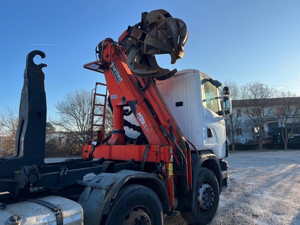 SCANIA CV R124 SCARRABILE CON GRU E POLIPO - Abrollkipper: das Bild 5 SCANIA CV R124 SCARRABILE CON GRU E POLIPO - Abrollkipper: das Bild 5