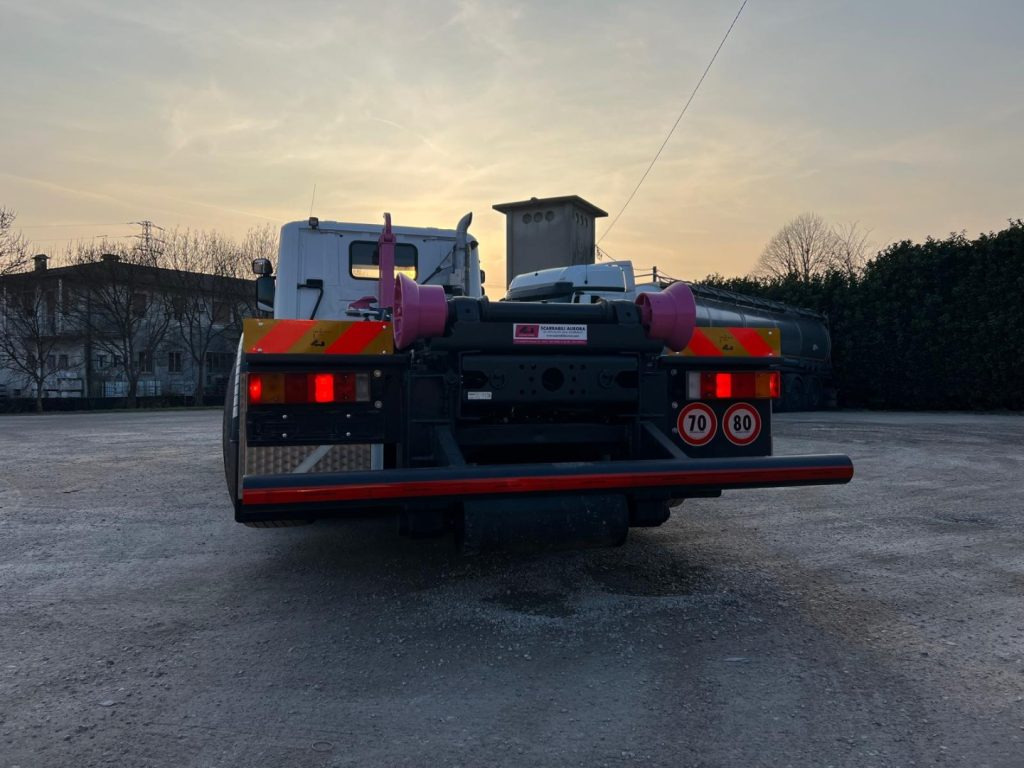 SCANIA P410 SCARRABILE CON RIDUTTORE AI MOZZI - Abrollkipper: das Bild 5 SCANIA P410 SCARRABILE CON RIDUTTORE AI MOZZI - Abrollkipper: das Bild 5