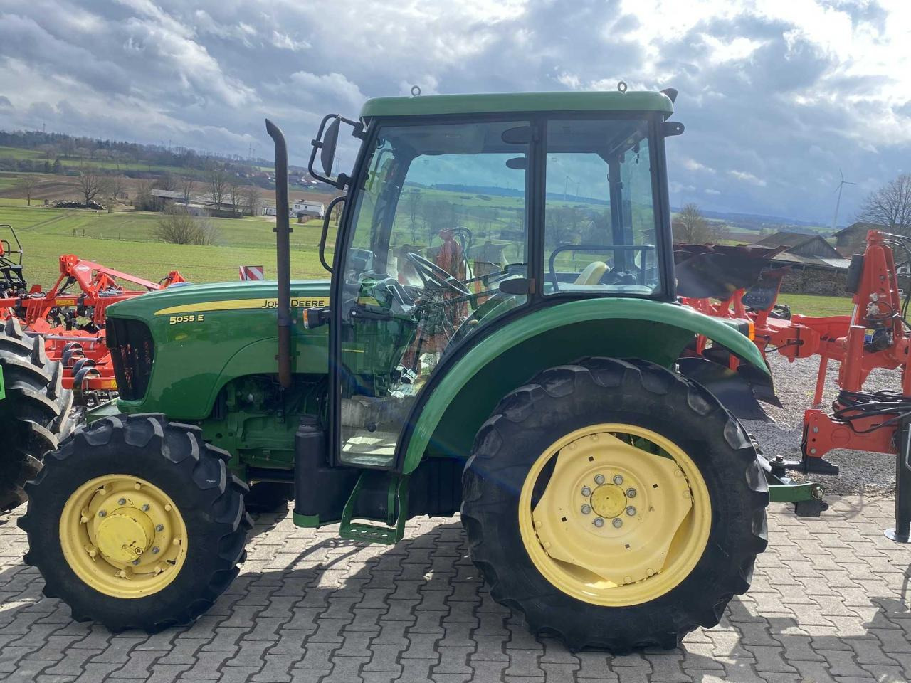 John Deere 5055E - Traktor: das Bild 3 John Deere 5055E - Traktor: das Bild 3