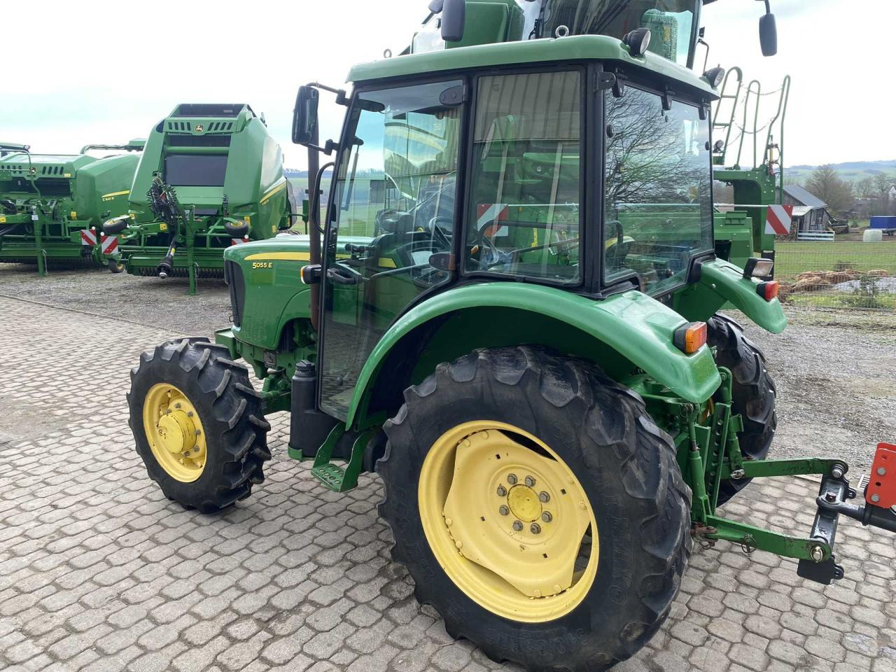 John Deere 5055E - Traktor: das Bild 5 John Deere 5055E - Traktor: das Bild 5