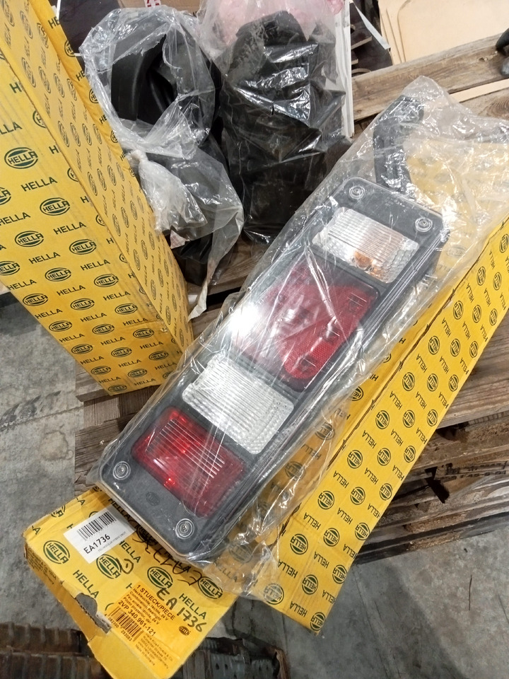 Trouillet FEU MODULAR HYBRID DROIT + GAUCHE - Heckleuchte: das Bild 2 Trouillet FEU MODULAR HYBRID DROIT + GAUCHE - Heckleuchte: das Bild 2