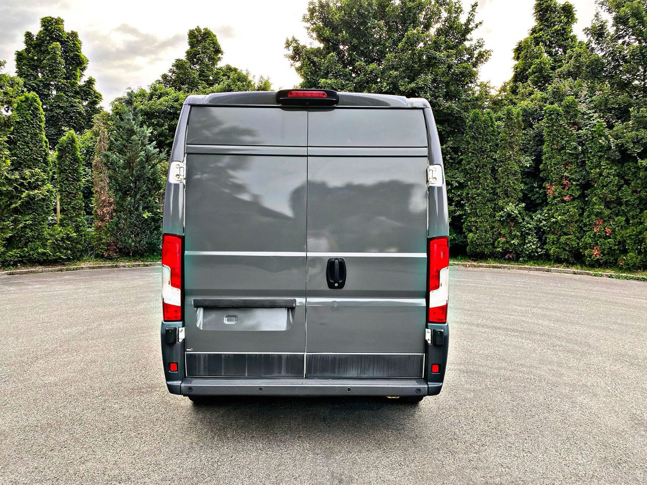 Peugeot Boxer Kasten Hoch 335 L3H2Pro|5Sitzer|Kamera|19% - Kastenwagen, Transporter mit Doppelkabine: das Bild 4 Peugeot Boxer Kasten Hoch 335 L3H2Pro|5Sitzer|Kamera|19% - Kastenwagen, Transporter mit Doppelkabine: das Bild 4