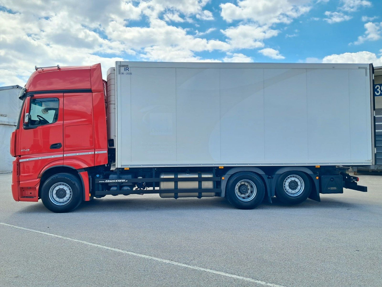 Mercedes-Benz Actros 2745 Kühlkoff | Standklima/heiz | Liftach - Kühlkoffer LKW: das Bild 4 Mercedes-Benz Actros 2745 Kühlkoff | Standklima/heiz | Liftach - Kühlkoffer LKW: das Bild 4