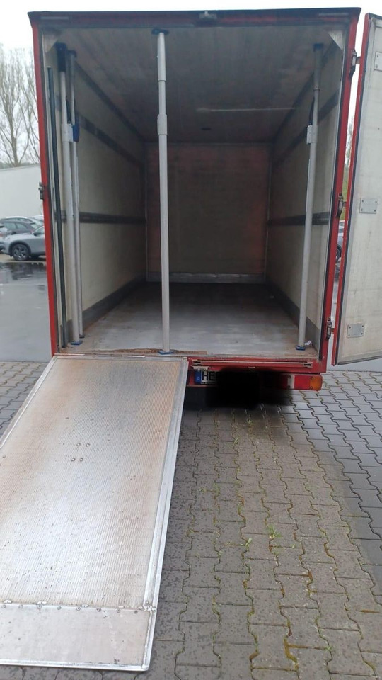 Volkswagen T5 2.0tdi mit Rampe 3ACHSER Tandemachse - Koffer Transporter: das Bild 5 Volkswagen T5 2.0tdi mit Rampe 3ACHSER Tandemachse - Koffer Transporter: das Bild 5