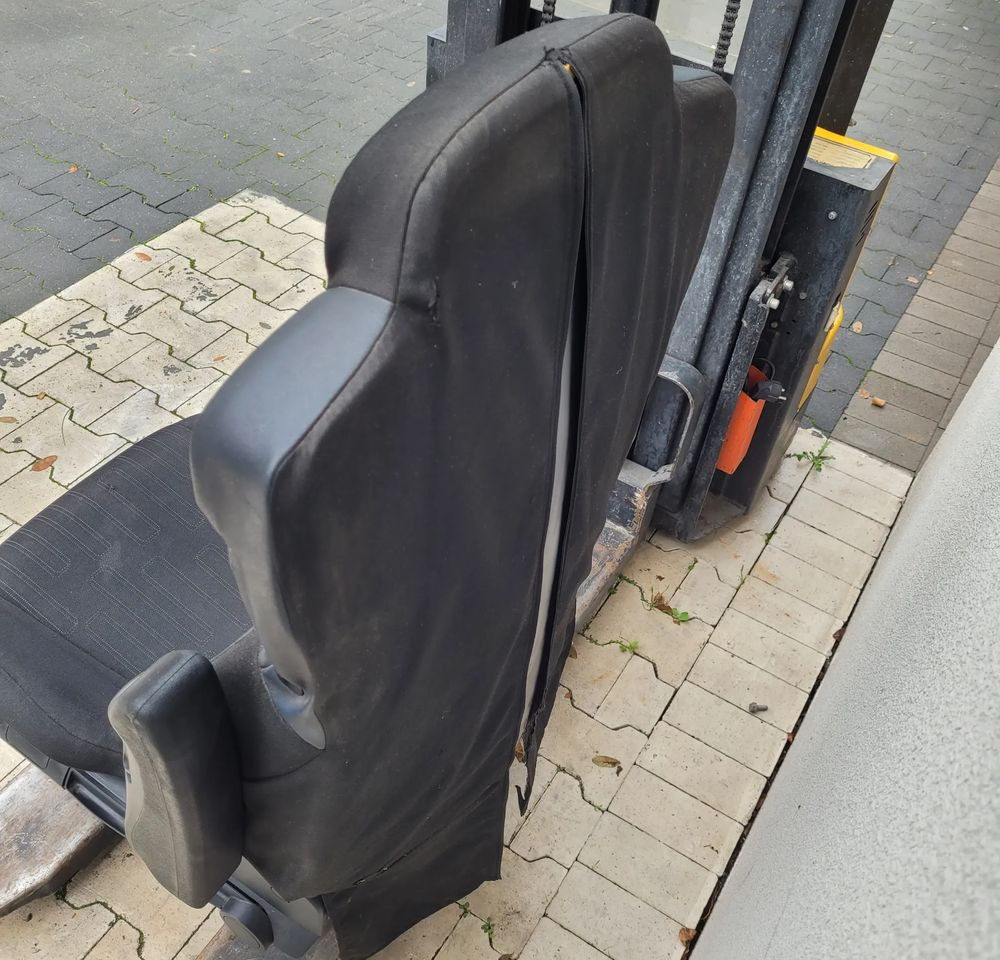 FOTEL KIEROWCY MERCEDES ACTROS MP4 - Sitz für LKW: das Bild 5 FOTEL KIEROWCY MERCEDES ACTROS MP4 - Sitz für LKW: das Bild 5