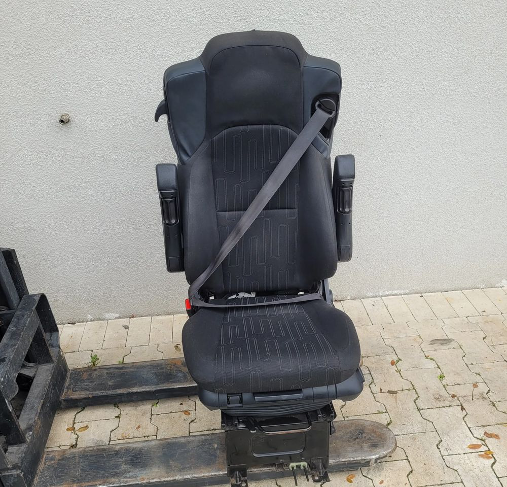 FOTEL KIEROWCY MERCEDES ACTROS MP4 - Sitz für LKW: das Bild 1 FOTEL KIEROWCY MERCEDES ACTROS MP4 - Sitz für LKW: das Bild 1