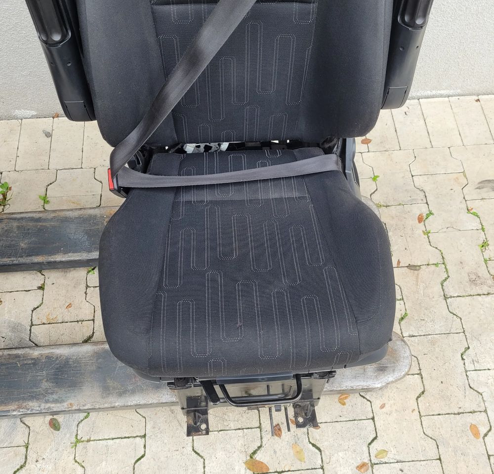 FOTEL KIEROWCY MERCEDES ACTROS MP4 - Sitz für LKW: das Bild 4 FOTEL KIEROWCY MERCEDES ACTROS MP4 - Sitz für LKW: das Bild 4
