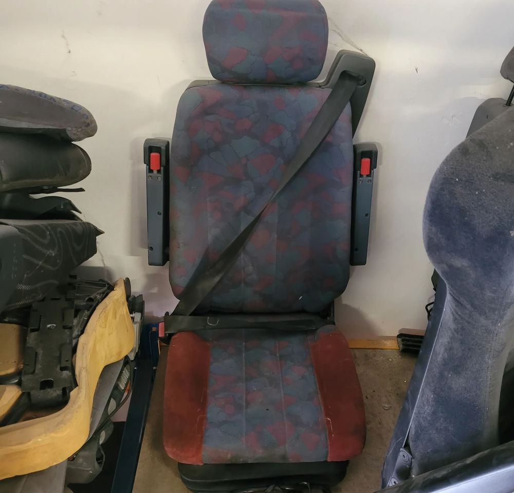 FOTEL KIEROWCY MERCEDES ATEGO CHWALIM116 - Sitz für LKW: das Bild 1 FOTEL KIEROWCY MERCEDES ATEGO CHWALIM116 - Sitz für LKW: das Bild 1