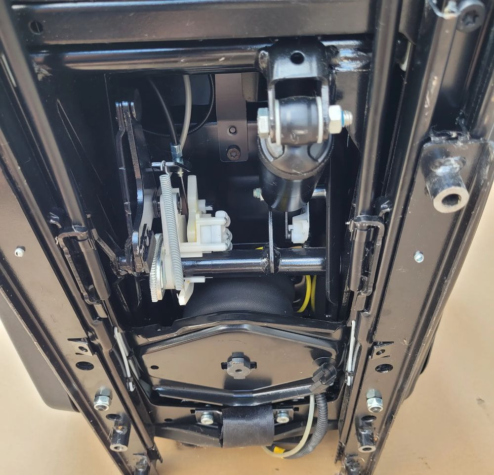 FOTEL PRAWY MAN TGX LIFT SKÓRA JAK NOWY CHWALIM116 - Sitz für LKW: das Bild 4 FOTEL PRAWY MAN TGX LIFT SKÓRA JAK NOWY CHWALIM116 - Sitz für LKW: das Bild 4