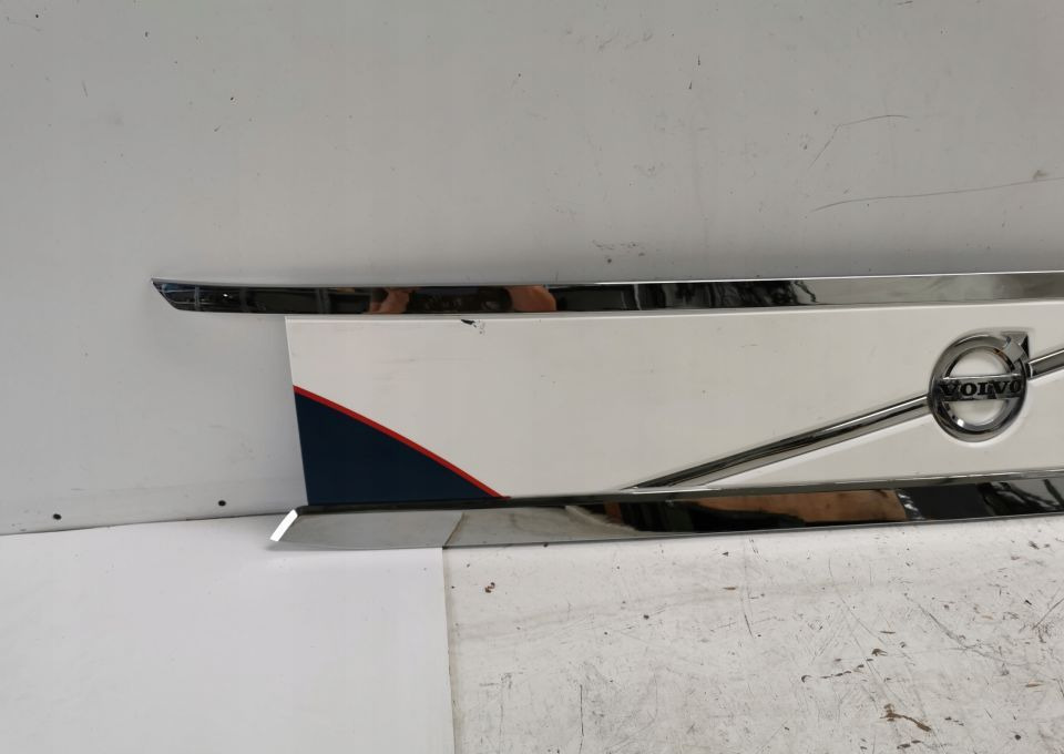 GRILL ATRAPA VOLVO FH 4 ORYGINAŁ CHROM - Kühlergrill für LKW: das Bild 3 GRILL ATRAPA VOLVO FH 4 ORYGINAŁ CHROM - Kühlergrill für LKW: das Bild 3