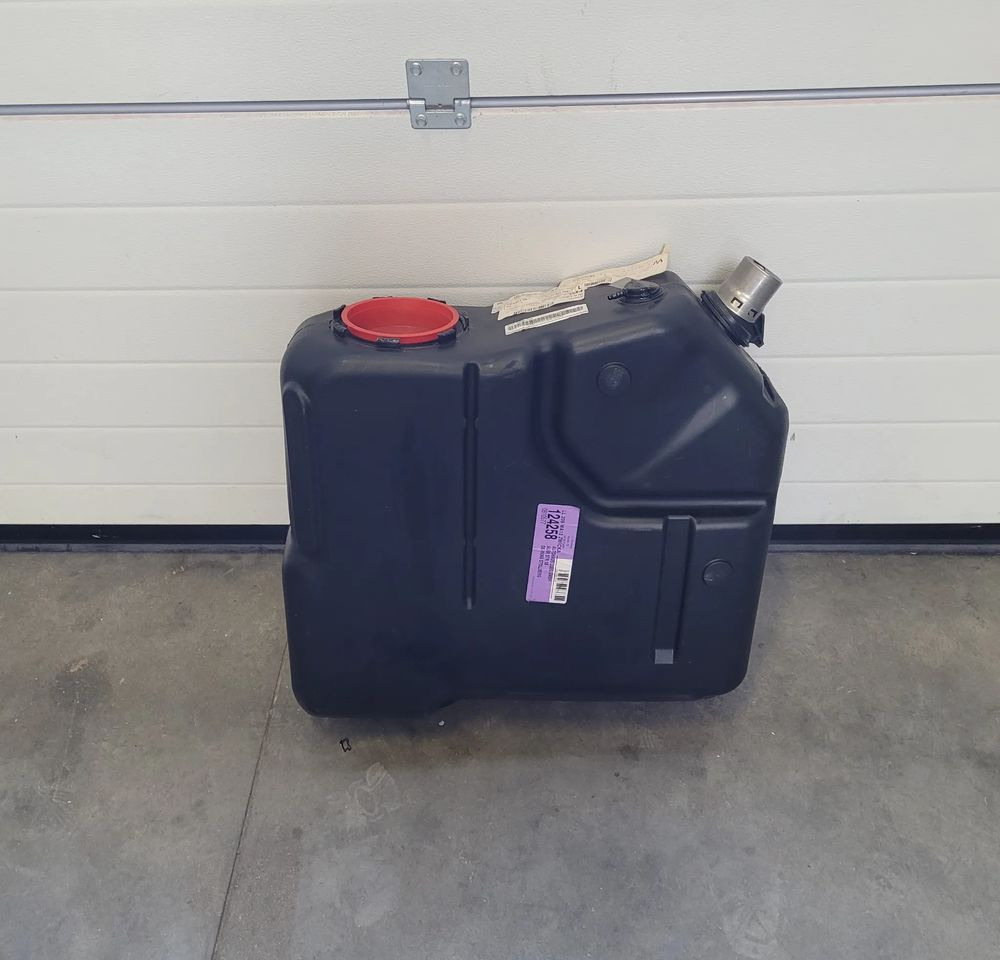 ZBIORNIK AD BLUE MERCRDES ACTROS MP4 ORYGINAŁ A9604701515 - AdBlue Tank für LKW: das Bild 2 ZBIORNIK AD BLUE MERCRDES ACTROS MP4 ORYGINAŁ A9604701515 - AdBlue Tank für LKW: das Bild 2