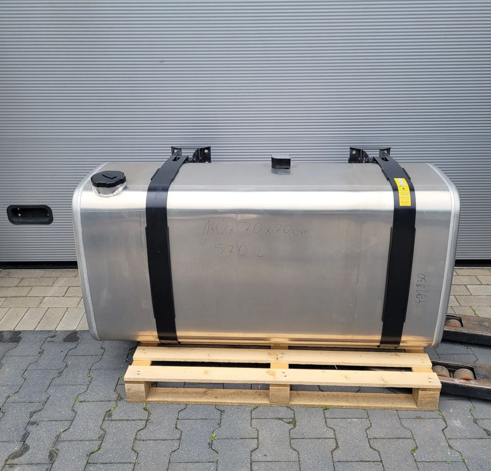 ZBIORNIK PALIWA VOLVO FH4 FH5 GAMA 140X70X70CM 21516453 570L CHWALIM116 - Kraftstofftank für LKW: das Bild 1 ZBIORNIK PALIWA VOLVO FH4 FH5 GAMA 140X70X70CM 21516453 570L CHWALIM116 - Kraftstofftank für LKW: das Bild 1