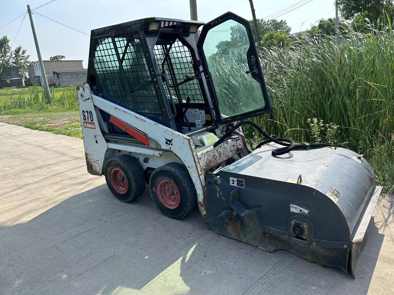 BOBCAT S70 Sliding Sweeper Click for Discount - Kompaktlader: das Bild 3 BOBCAT S70 Sliding Sweeper Click for Discount - Kompaktlader: das Bild 3