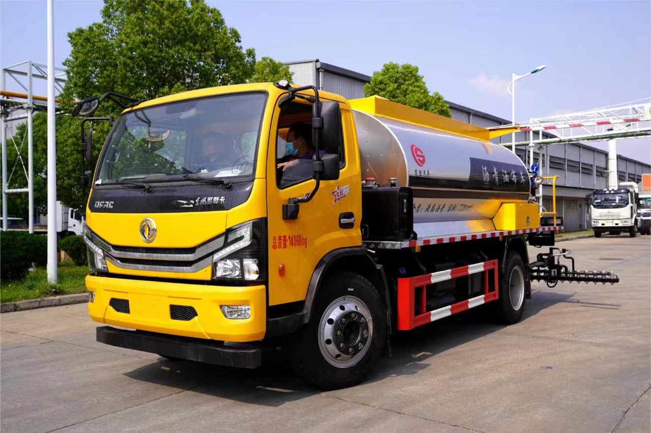 DONGFENG Asphalt Spreader - Bitumenspritzmaschine: das Bild 3 DONGFENG Asphalt Spreader - Bitumenspritzmaschine: das Bild 3