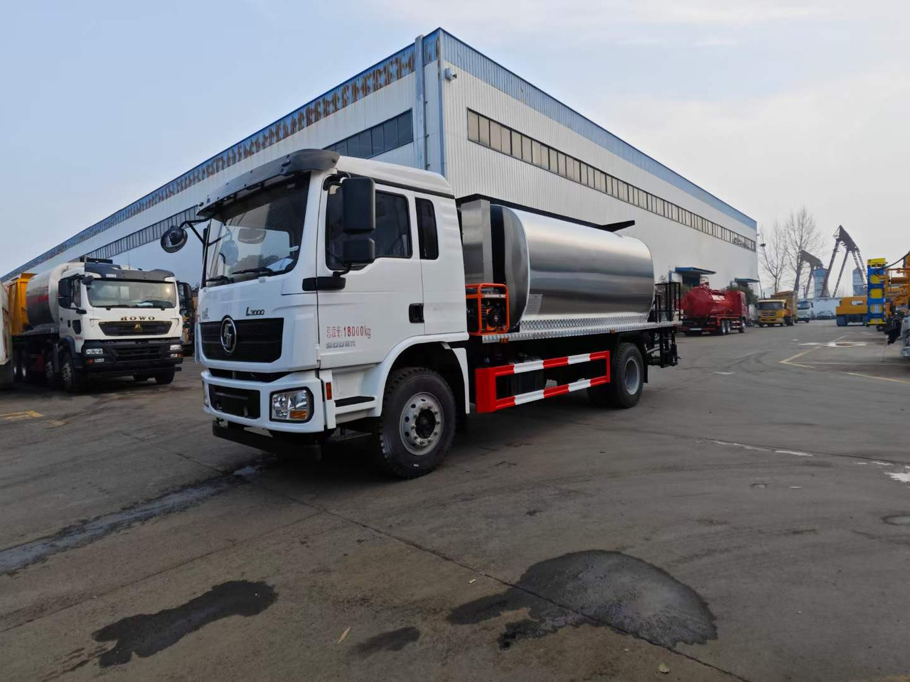 DONGFENG Asphalt Spreader - Bitumenspritzmaschine: das Bild 5 DONGFENG Asphalt Spreader - Bitumenspritzmaschine: das Bild 5