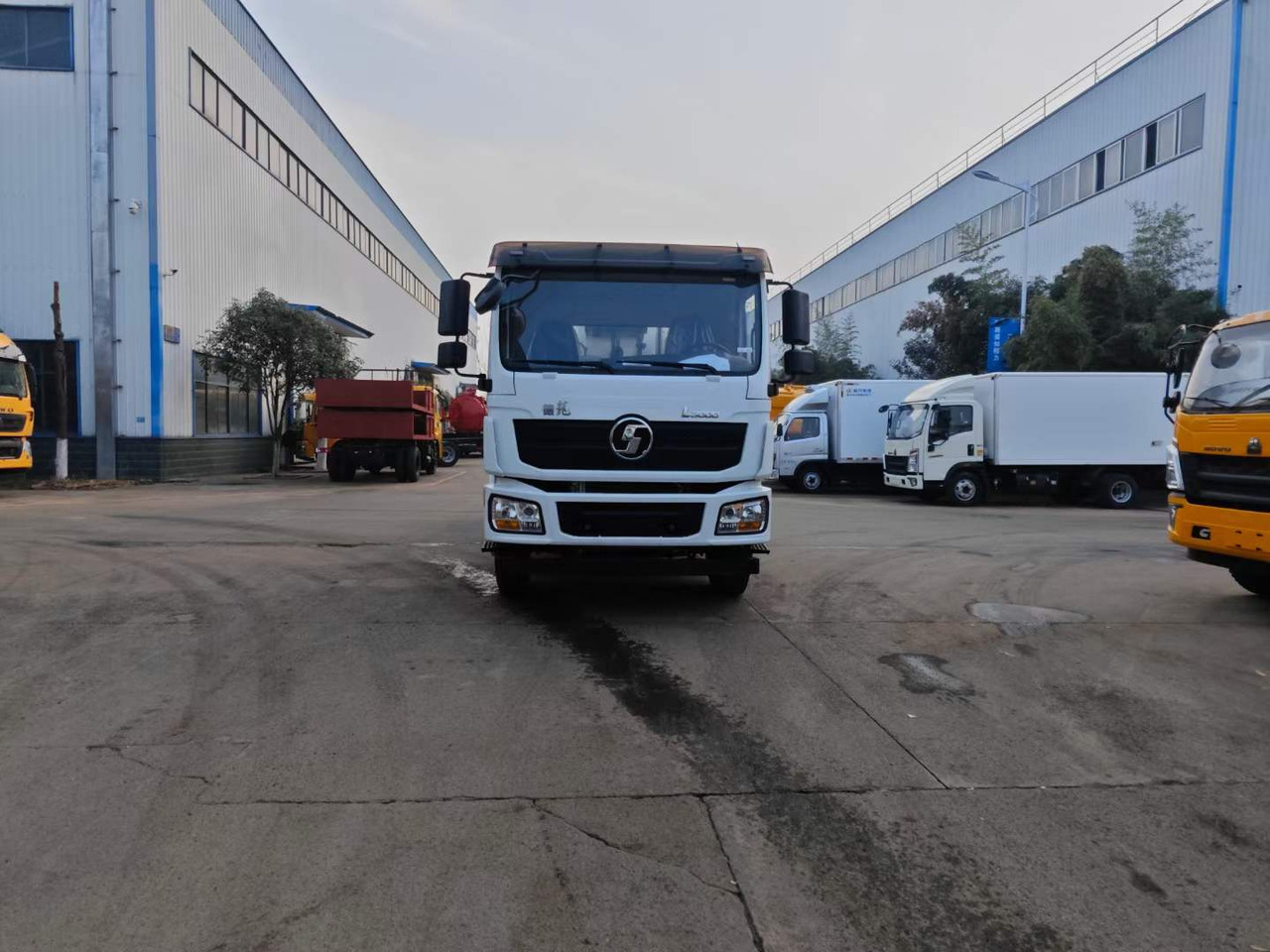 DONGFENG Asphalt Spreader - Bitumenspritzmaschine: das Bild 4 DONGFENG Asphalt Spreader - Bitumenspritzmaschine: das Bild 4