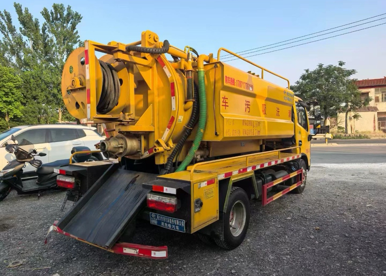 DongFeng Small Sewage Truck - Saug-/ Spülfahrzeug: das Bild 4 DongFeng Small Sewage Truck - Saug-/ Spülfahrzeug: das Bild 4