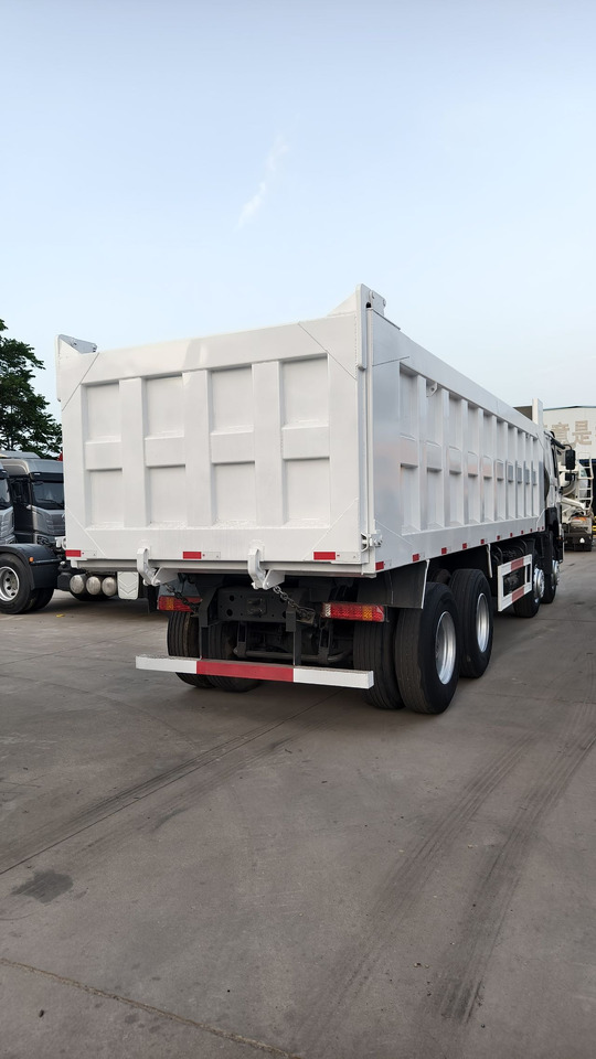 SINOTRUK HOWO 371 8x4 Dump Truck Click for Discount - LKW: das Bild 4 SINOTRUK HOWO 371 8x4 Dump Truck Click for Discount - LKW: das Bild 4