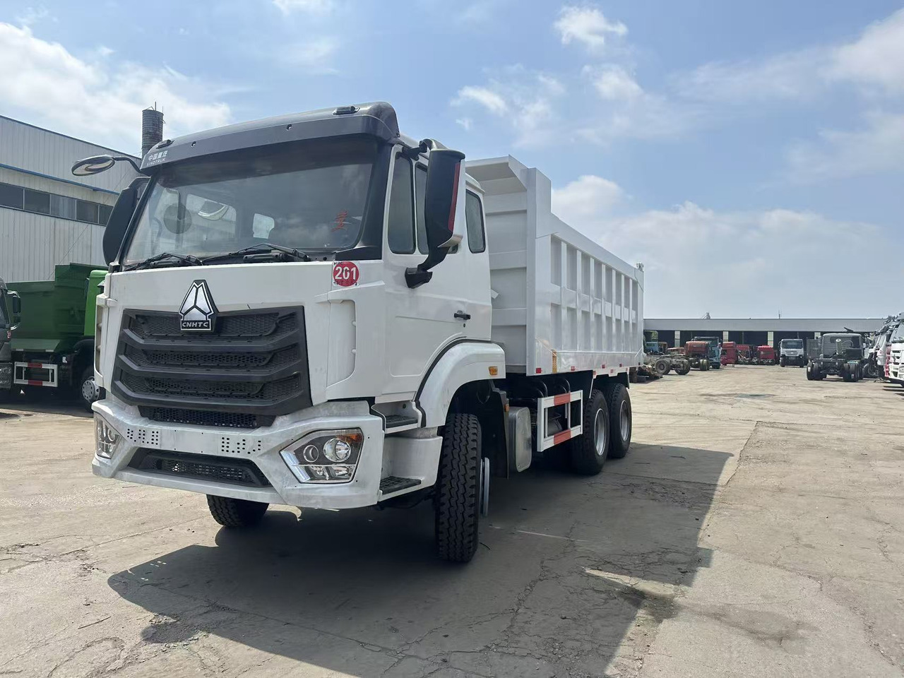 SINOTRUK HOWO 6x4 Dump Truck Click for Discount - Kipper: das Bild 1 SINOTRUK HOWO 6x4 Dump Truck Click for Discount - Kipper: das Bild 1