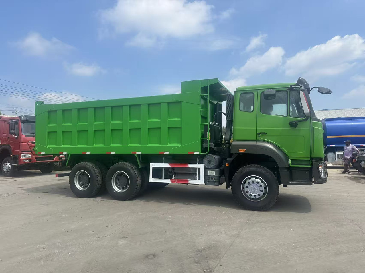SINOTRUK HOWO 6x4 Dump Truck Click for Discount - Kipper: das Bild 4 SINOTRUK HOWO 6x4 Dump Truck Click for Discount - Kipper: das Bild 4