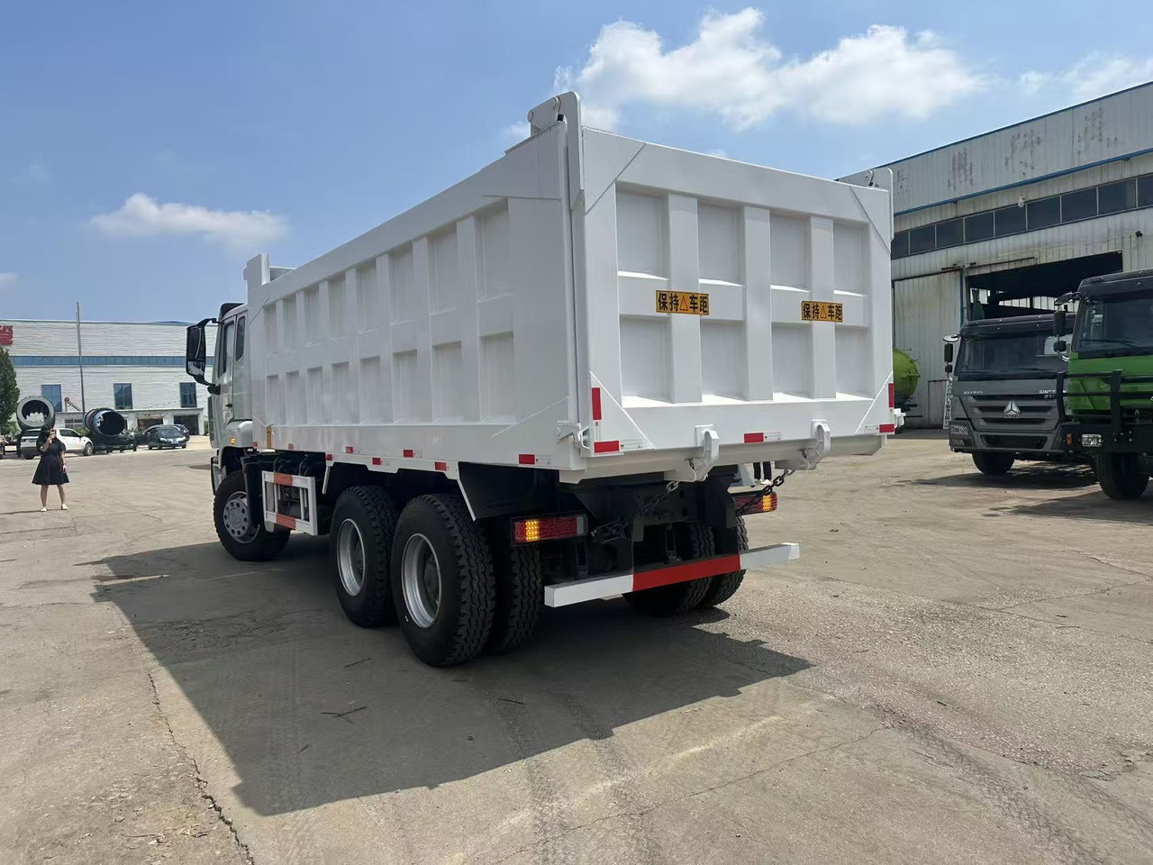 SINOTRUK HOWO 6x4 Dump Truck Click for Discount - Kipper: das Bild 5 SINOTRUK HOWO 6x4 Dump Truck Click for Discount - Kipper: das Bild 5