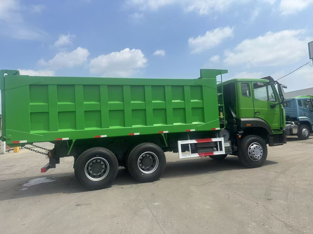 SINOTRUK HOWO 6x4 Dump Truck Click for Discount - Kipper: das Bild 5 SINOTRUK HOWO 6x4 Dump Truck Click for Discount - Kipper: das Bild 5