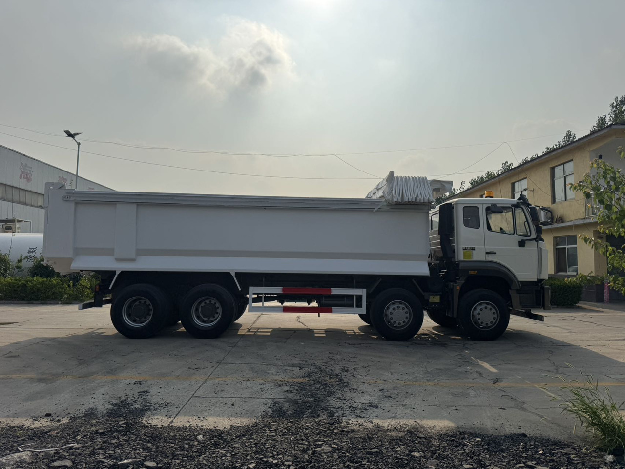 SINOTRUK HOWO Dump Truck 8x4 Click Here for Discount - Kipper: das Bild 4 SINOTRUK HOWO Dump Truck 8x4 Click Here for Discount - Kipper: das Bild 4