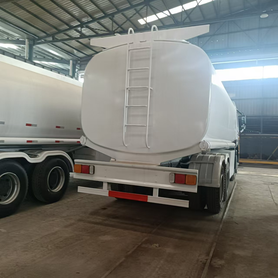 SINOTRUK Howo 371hp Fuel tanker - Tankwagen: das Bild 5 SINOTRUK Howo 371hp Fuel tanker - Tankwagen: das Bild 5