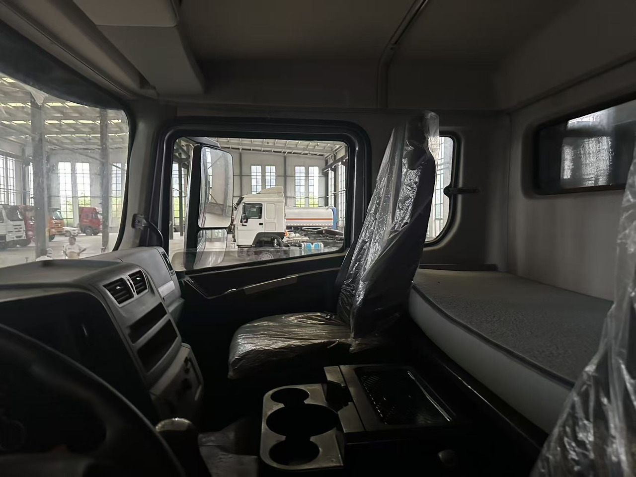 NEU: Sattelzugmaschine SHACMAN X3000 Dump Truck 6✖4: das Bild 7