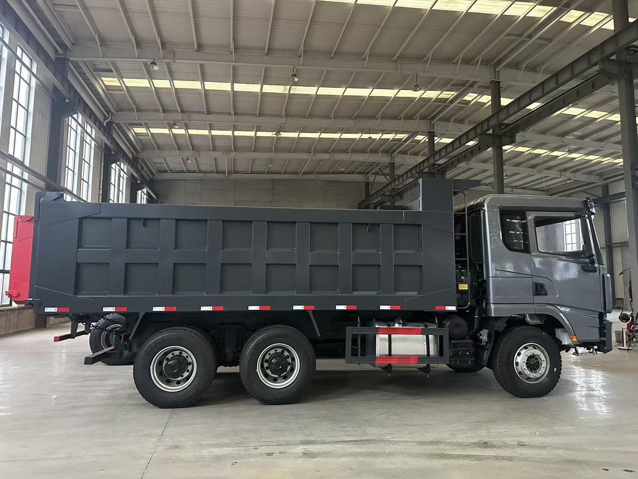 NEU: Sattelzugmaschine SHACMAN X3000 Dump Truck 6✖4: das Bild 12