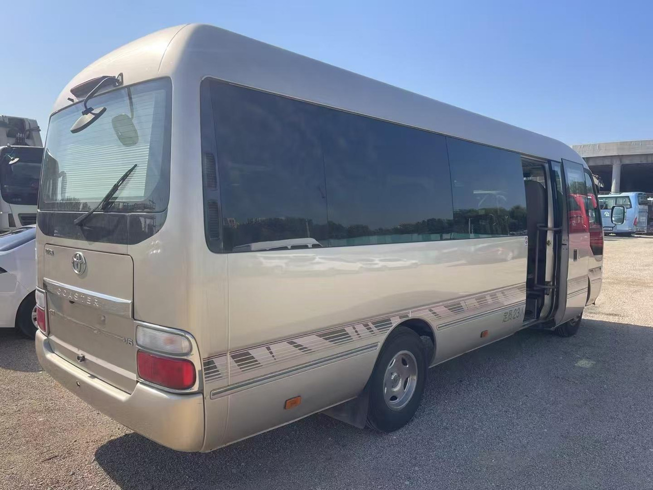 TOYOTA Coaster - Linienbus: das Bild 2 TOYOTA Coaster - Linienbus: das Bild 2