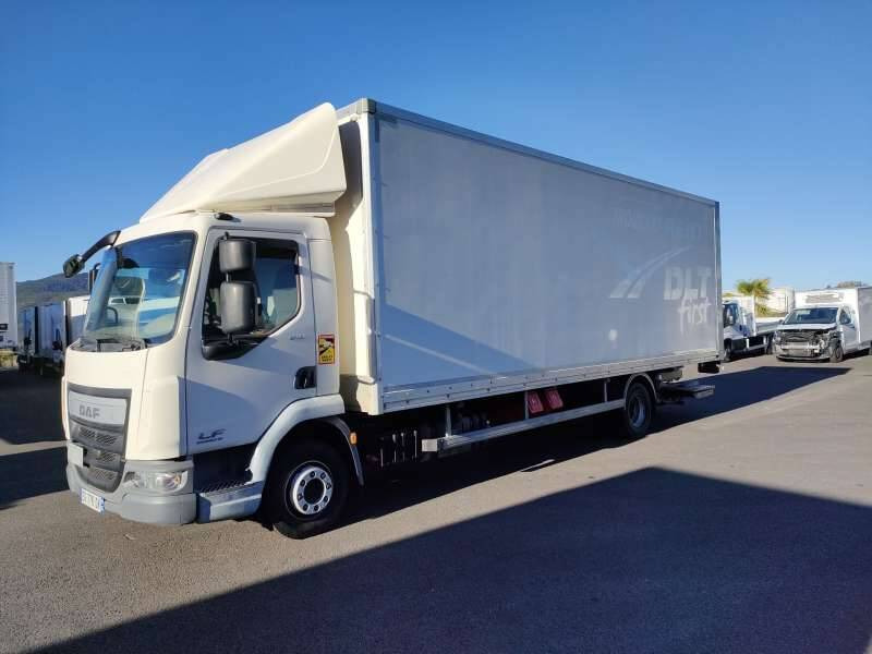 Camion Porteur 12 TONNES 210 CV HAYON PORTE RELEVANTE - Koffer LKW: das Bild 2 Camion Porteur 12 TONNES 210 CV HAYON PORTE RELEVANTE - Koffer LKW: das Bild 2