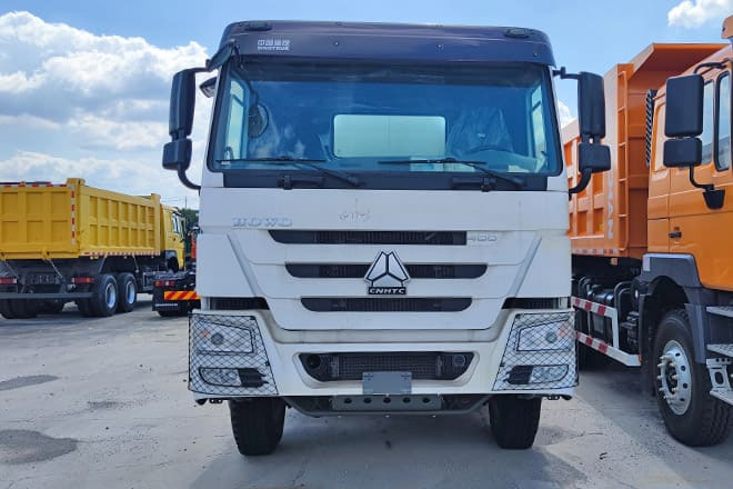 SINOTRUK Howo 400 Diesel Tanker Truck for Sale in Nigeria - Tankwagen: das Bild 3 SINOTRUK Howo 400 Diesel Tanker Truck for Sale in Nigeria - Tankwagen: das Bild 3