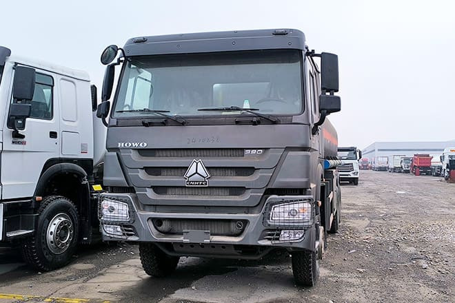 SINOTRUK Howo 6x4 380 Oil Truck for Sale in Mali - Tankwagen: das Bild 2 SINOTRUK Howo 6x4 380 Oil Truck for Sale in Mali - Tankwagen: das Bild 2