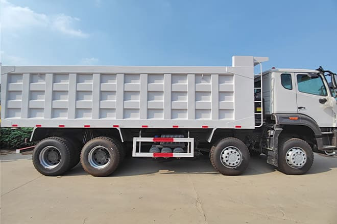 SINOTRUK Sinotruk Howo 8x4 Dump Truck for Sale in Guinea - Kipper: das Bild 3 SINOTRUK Sinotruk Howo 8x4 Dump Truck for Sale in Guinea - Kipper: das Bild 3