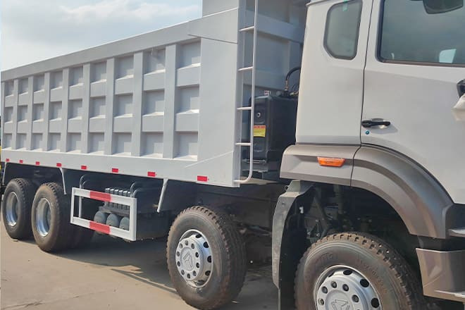 SINOTRUK Sinotruk Howo 8x4 Dump Truck for Sale in Guinea - Kipper: das Bild 2 SINOTRUK Sinotruk Howo 8x4 Dump Truck for Sale in Guinea - Kipper: das Bild 2