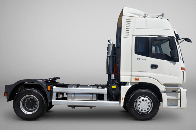 FOTON Foton 6 Wheeler Truck Head for Sale in Tanzania - Sattelzugmaschine: das Bild 4 FOTON Foton 6 Wheeler Truck Head for Sale in Tanzania - Sattelzugmaschine: das Bild 4