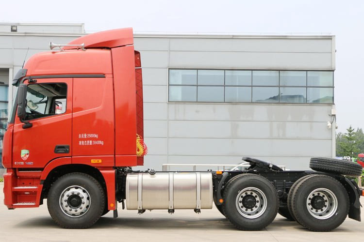 FOTON Foton Auman Gtl 6x4 Tractor Head for Sale in Sierra Leone - Sattelzugmaschine: das Bild 2 FOTON Foton Auman Gtl 6x4 Tractor Head for Sale in Sierra Leone - Sattelzugmaschine: das Bild 2