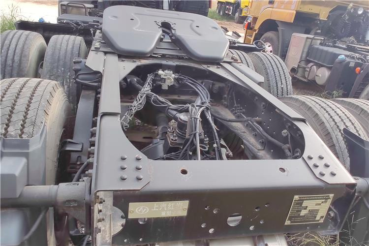 Hongyan Used Genlyon Truck Head for Sale - Sattelzugmaschine: das Bild 3 Hongyan Used Genlyon Truck Head for Sale - Sattelzugmaschine: das Bild 3