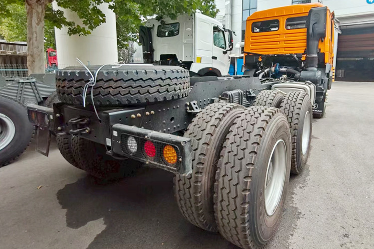 SHACMAN F3000 Shacman Truck Head for Sale in Saudi Arabia - Sattelzugmaschine: das Bild 3 SHACMAN F3000 Shacman Truck Head for Sale in Saudi Arabia - Sattelzugmaschine: das Bild 3