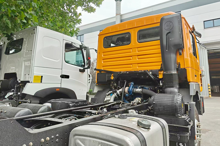 SHACMAN F3000 Shacman Truck Head for Sale in Saudi Arabia - Sattelzugmaschine: das Bild 4 SHACMAN F3000 Shacman Truck Head for Sale in Saudi Arabia - Sattelzugmaschine: das Bild 4