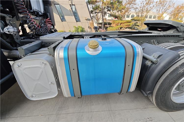 SINOTRUK Second Hand Howo 380hp 6x4 Truck Tractor for Sale In Tanzania - Sattelzugmaschine: das Bild 5 SINOTRUK Second Hand Howo 380hp 6x4 Truck Tractor for Sale In Tanzania - Sattelzugmaschine: das Bild 5