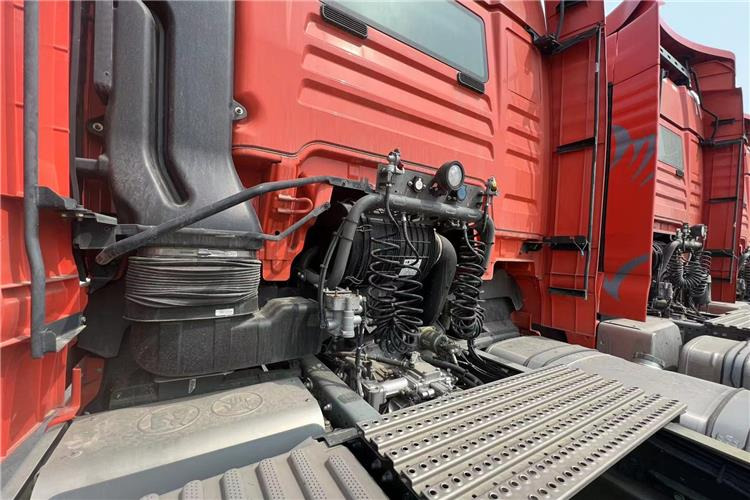 SINOTRUK Used Sitrak Truck Head for Sale In Guinea - Sattelzugmaschine: das Bild 3 SINOTRUK Used Sitrak Truck Head for Sale In Guinea - Sattelzugmaschine: das Bild 3
