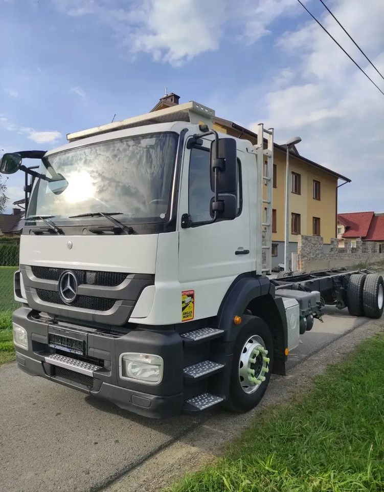 Mercedes-Benz AXOR 1829 rama do zabudowy blokada mostu - Fahrgestell LKW: das Bild 4 Mercedes-Benz AXOR 1829 rama do zabudowy blokada mostu - Fahrgestell LKW: das Bild 4