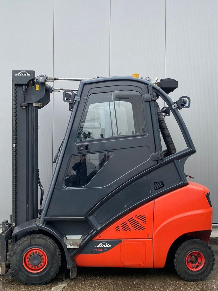 Linde Linde H 35 T - 6.012 h - Seitenschieber - - Treibgasstapler: das Bild 1 Linde Linde H 35 T - 6.012 h - Seitenschieber - - Treibgasstapler: das Bild 1