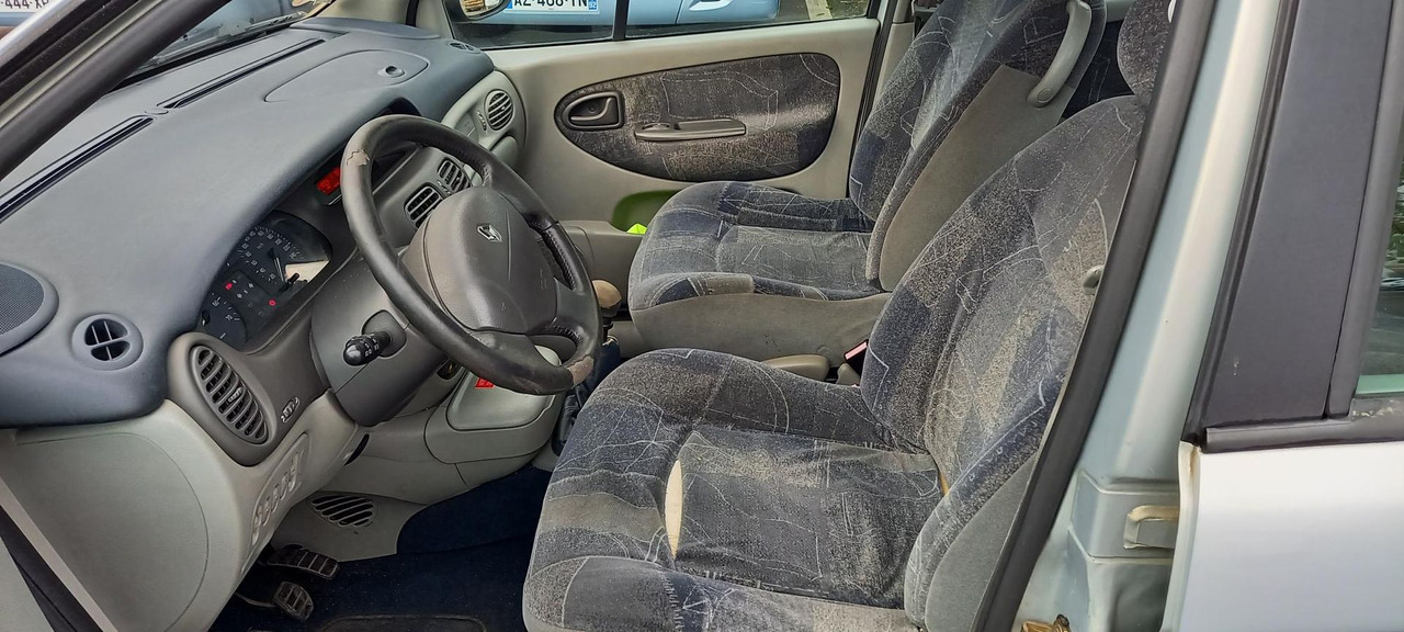 MEGANE ESSENCE (241) - PKW: das Bild 4 MEGANE ESSENCE (241) - PKW: das Bild 4